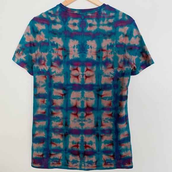 The Azure V-Neck - Picture 3 of 4